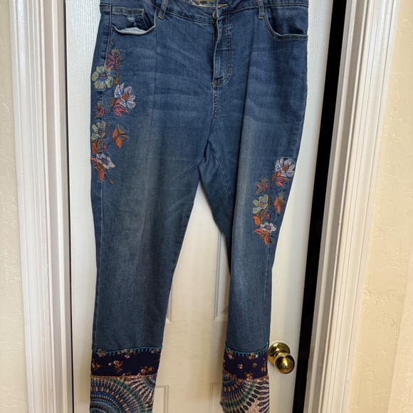 John Mark Women Floral Embroidered Cropped Boho Jeans SZ 16 - Picture 6 of 14